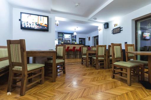 Hotel White House à Făgăraş Extérieur photo