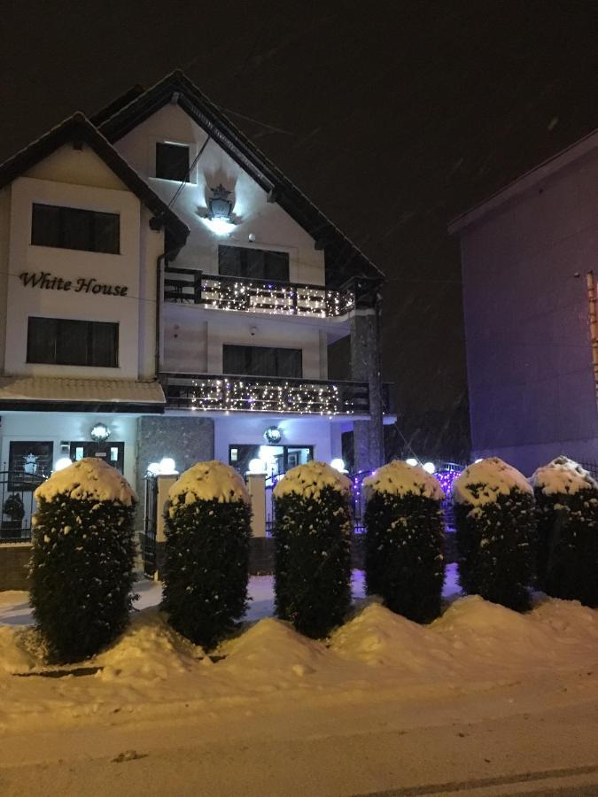 Hotel White House à Făgăraş Extérieur photo