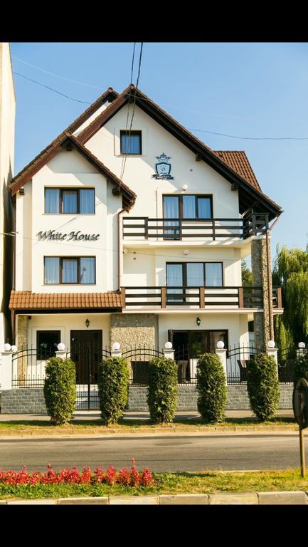 Hotel White House à Făgăraş Extérieur photo