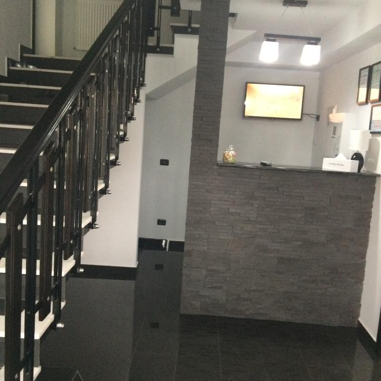 Hotel White House à Făgăraş Extérieur photo