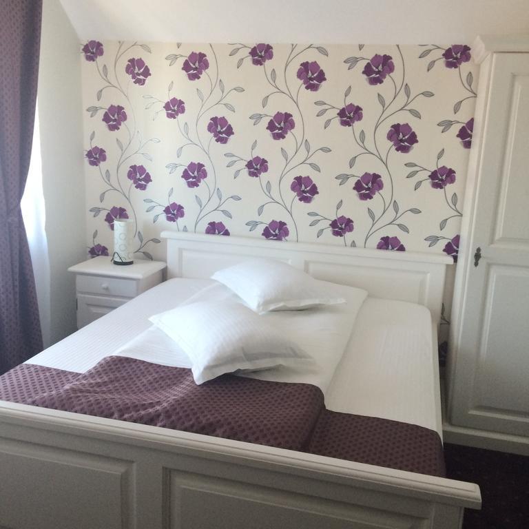 Hotel White House à Făgăraş Extérieur photo
