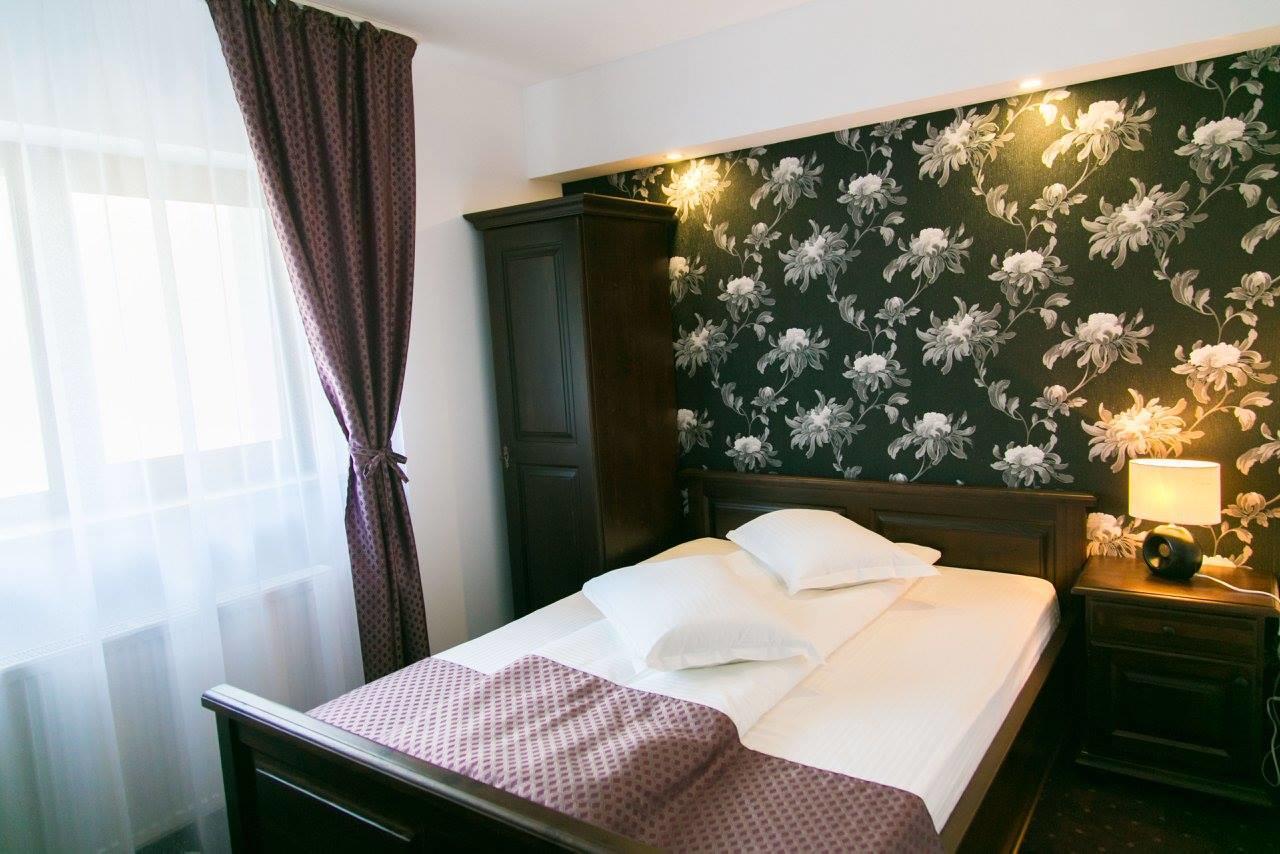 Hotel White House à Făgăraş Extérieur photo
