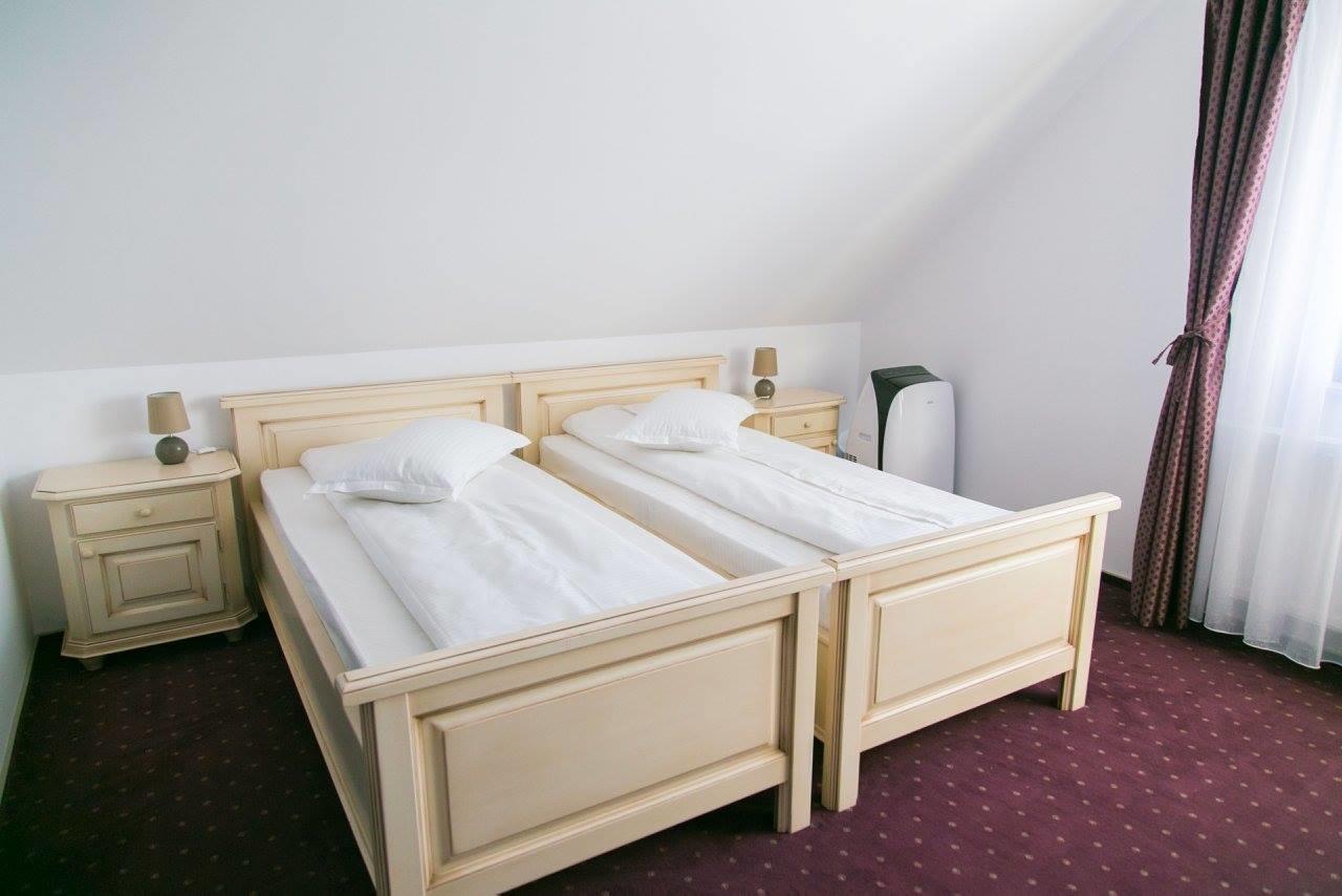 Hotel White House à Făgăraş Extérieur photo