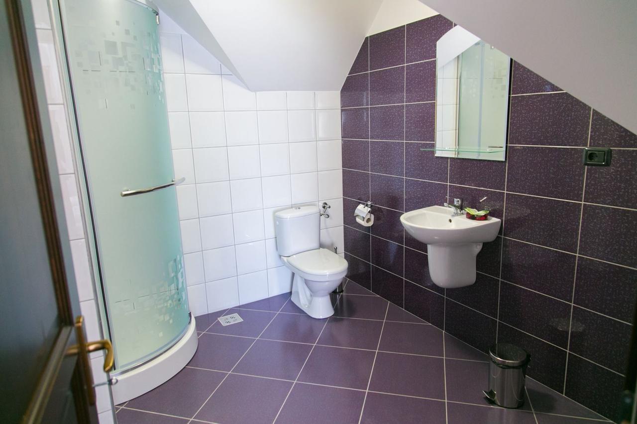 Hotel White House à Făgăraş Extérieur photo